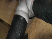 Beastie gal putting horse dick in her pussy